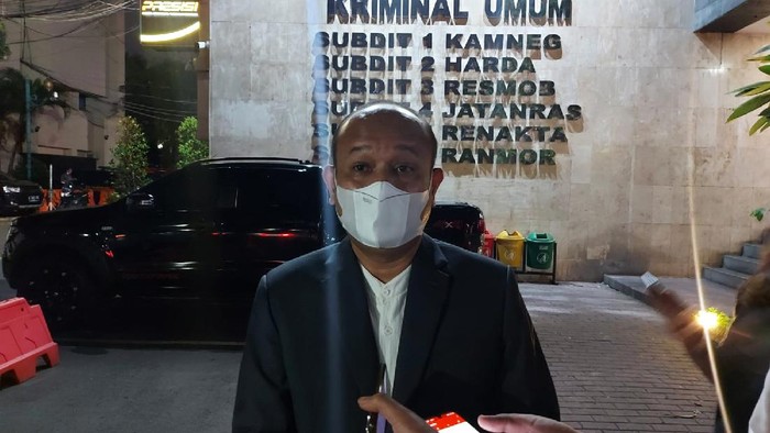 Denny Hariatna, pengacara RT dan EO di Polda Metro Jaya, Jumat (10/9/2021).