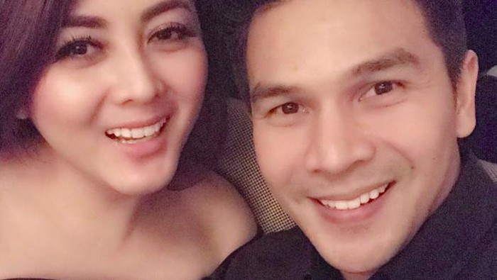 Momen ulang tahun Dhena Devanka rayakan dengan Jonathan Frizzy