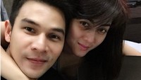 Meski sudah punya anak, Jonathan Frizzy tetap tak lupa persiapkan ulang tahun untuk Dhena Devanka. Foto: dok. Instagram Dhena Devanka