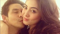 Dhena Devanka memperlihatkan momen mesra bersama Jonathan Frizzy jelang hari ulang tahunnya 9 September 2013. Foto: dok. Instagram Dhena Devanka