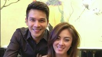 Jonathan Frizzy tak pernah absen memberikan kejutan pada hari ulang tahun Dhena Devanka. Foto: dok. Instagram Dhena Devanka