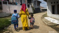 Abdulloh salah satu penghuni desa tersebut juga menyayangkan akan julukan untuk kampung tersebut, sehingga memancing orang yang datang jauh-jauh ke desa ini justru tidak menemukan adanya Kampung Janda seperti yang dibayangkan di internet.