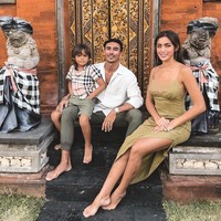 Vincent yang dikenal sebagai sebagai model dan presenter acara televisi  itu juga cukup dekat dengan El, anak Jedar. Ketiganya cukup sering berfoto bersama. Foto: Instagram @v.andrianto