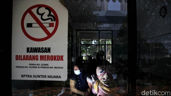 Genjot Vaksinasi, Warga di Sunter Ramai-ramai Divaksin COVID-19