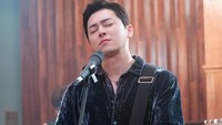 Nyanyi ballad atau rock, Ik Jun tetap memukau! (Foto: dok. Instagram @tvn_drama) 
