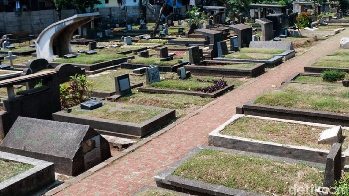 Makam dengan simbol Bintang David yang identik dengan kaum Yahudi masih ada lho di Jakarta. Makam ini menjadi bukti kaum Yahudi pernah ada dan tinggal bersama warga Jakarta.