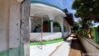 Kini masjid tersebut terlihat kosong.
