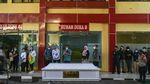 Isak Tangis Iringi Penyerahan Korban Kebakaran Lapas Tangerang ke Keluarga