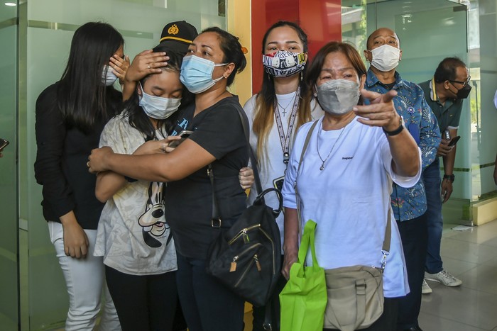 Jenazah korban kebakaran Lapas Kelas I Tangerang diserahkan kepada anggota keluarga. Isak tangis keluarga pun warnai proses penyerahan korban kebakaran tersebut