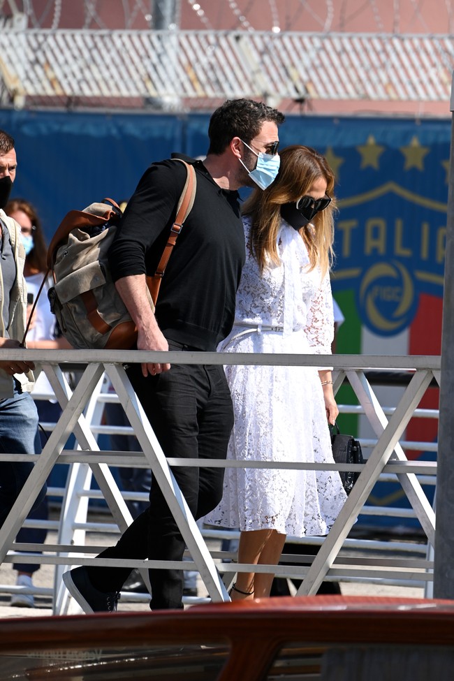 Daily Mail mengabarkan, kehadiran mereka di kota tersebut dalam rangka Venice Film Festival Ke-78. Namun, belum diketahui pasti bila keduanya akan tampil bersama di karpet merah. (Foto: Getty Images/Pascal Le Segretain)