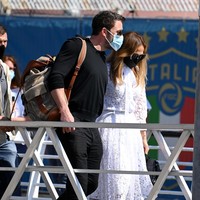 Daily Mail mengabarkan, kehadiran mereka di kota tersebut dalam rangka Venice Film Festival Ke-78. Namun, belum diketahui pasti bila keduanya akan tampil bersama di karpet merah. (Foto: Getty Images/Pascal Le Segretain)