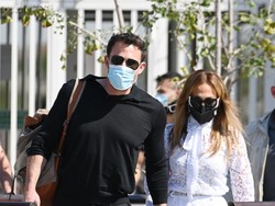 7 Potret Terbaru Jennifer Lopez Bersama Ben Affleck, Makin Mesra