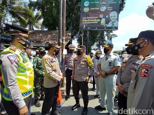 Kakorlantas: Penyekatan di Daerah PPKM Level 3 Jadi Warning Ancaman COVID
