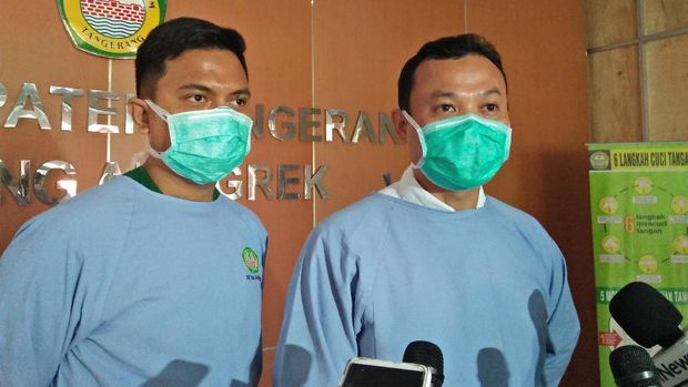 Kepala Instalasi Hukum Publikasi dan Informasi RSUD Kabupaten Tangerang, Hilwani (kanan) (Foto: Nahda/detikcom) Kepala Instalasi Hukum Publikasi dan Informasi RSUD Kabupaten Tangerang, Hilwani (kanan) (Foto: Nahda/detikcom)