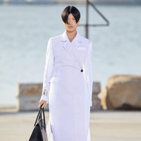 Desainer Peter Do menampilkan koleksi pertamanya di New York Fashion Week Spring/Summer 2022 setelah sebelumnya menggelar fashion show di Paris Fashion Week. Peter Do merupakan desainer favorit aktris Zendaya dan Beyonce. Foto: dok. Courtesy of Peter Do.  