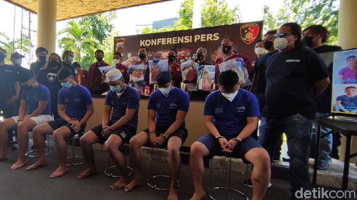 Lima tersangka penganiayaan mahasiswa PIP Semarang hingga tewas, Jumat (10/9/2021).