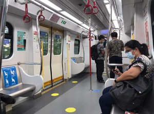 Penumpang LRT Jakarta Sepi saat PPKM, Paling Banyak 100 Orang