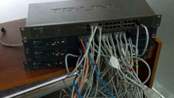 Imbas anggaran minim tak bisa membeli rak. Foto: dok Reddit via Bored Panda