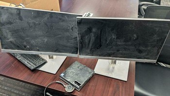 Ketika laptop dikembalikan ke kantor usai WFH. Foto: dok Reddit via Bored Panda