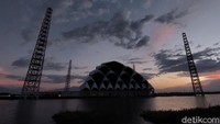 Nantinya, Masjid Apung Al-Jabbar akan menjadi salah satu obyek wisata religius terbesar yang terletak di ibu kota Jawa Barat. (Wisma Putera/detikcom)