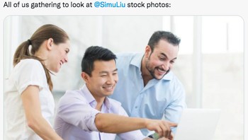 Meme semua orang mengomentari foto kocak Simu Liu. Ada-ada saja ya, netizen! Foto: (Twitter)