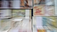 Menurut salah satu penjual, komunitas pedagang di Pasar Baru sudah menyepakati harga, tidak seperti yang dijual di marketplace.