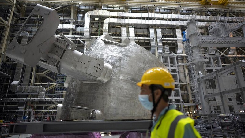 Proyek reaktor fusi International Thermonuclear Experimental Reactor (ITER) tengah digarap di Prancis. Proyek ini disebut sebagai proyek nuklir terbesar dunia.