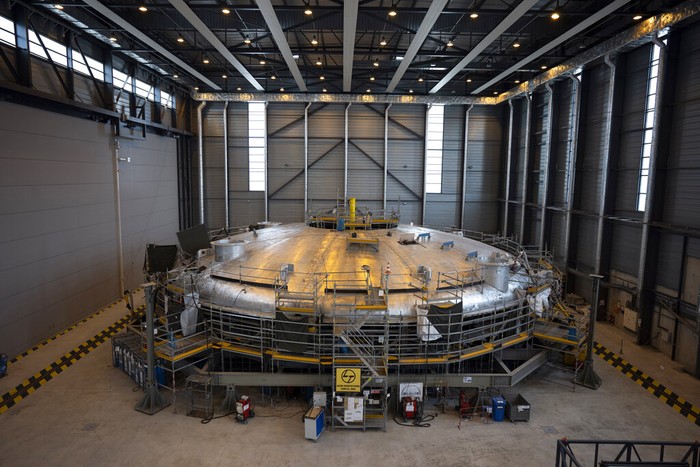 Proyek reaktor fusi International Thermonuclear Experimental Reactor (ITER) tengah digarap di Prancis. Proyek ini disebut sebagai proyek nuklir terbesar dunia.