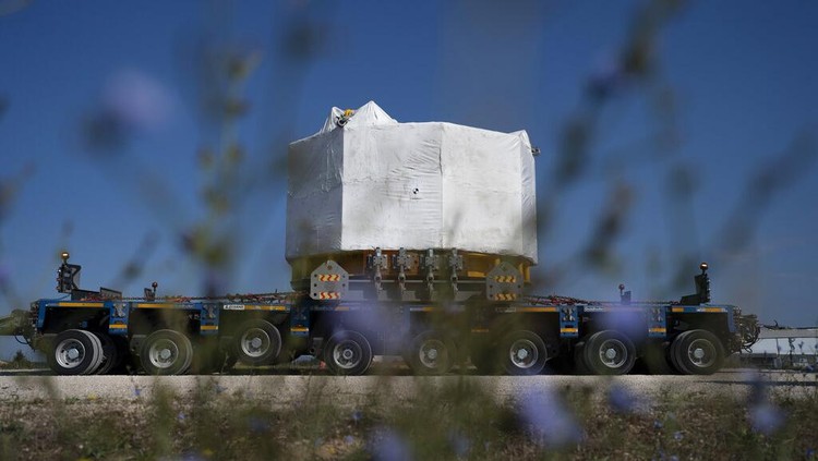 Mengintip Pabrik Matahari Buatan Terbesar Dunia di Prancis Proyek reaktor fusi International Thermonuclear Experimental Reactor (ITER) tengah digarap di Prancis. Proyek ini disebut sebagai proyek nuklir terbesar dunia.