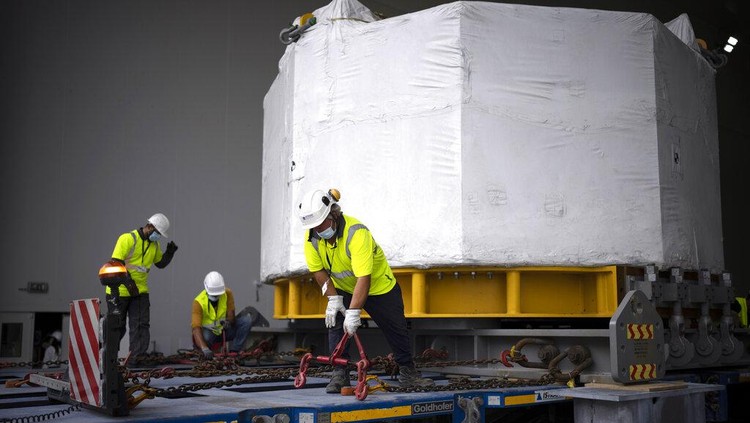 Mengintip Pabrik Matahari Buatan Terbesar Dunia di Prancis Proyek reaktor fusi International Thermonuclear Experimental Reactor (ITER) tengah digarap di Prancis. Proyek ini disebut sebagai proyek nuklir terbesar dunia.