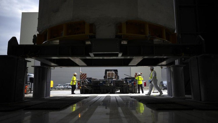 Mengintip Pabrik Matahari Buatan Terbesar Dunia di Prancis Proyek reaktor fusi International Thermonuclear Experimental Reactor (ITER) tengah digarap di Prancis. Proyek ini disebut sebagai proyek nuklir terbesar dunia.