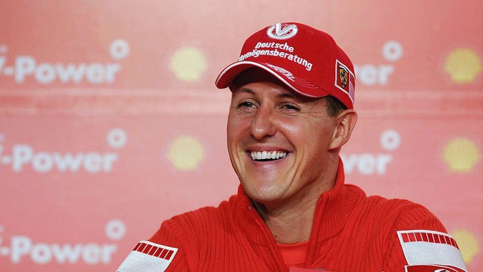 SAO PAULO, BRAZIL - OCTOBER 19:  Michael Schumacher of Germany and Ferrari talks to the media during a Shell Press Conference at the Transamerica Hotel during the previews to the Brazilian Formula One Grand Prix at Interlagos Circuit on October 19, 2006 in Sao Paulo, Brazil.  (Photo by Paul Gilham/Getty Images)