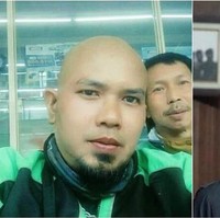Selanjutnya ada pengemudi ojek online yang disebut-sebut memiliki kemiripan dengan Ahmad Dhani. Penampilan keduanya pun hampir sama-sama. Sama-sama berkepala gundul dan berjenggot. Bagaimana menurutmu penampilan keduanya, mirip nggak? Foto: Instagram/@newdramaojol.id