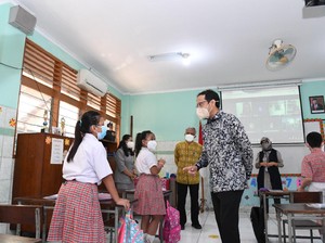 Nadiem: 80-85% Masyarakat Ingin Kembali Ke Sekolah