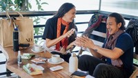 Artis cantik Nadine Chandrawinata mengatakan dirinya tengah hamil. Pengakuan ini diungkapkan lewat postingan instagramnya (10/9). Ia juga memperlihatkan perut yang mulai membuncit. Foto: Instagram @nadinelist