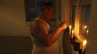 Simentov berstatus sebagai anggota komunitas terakhir yang tinggal di Afghanistan. Meski istri dan anak-anaknya telah pindah ke Israel, Simentov bersikeras untuk tetap tinggal di Afghanistan. Pasalnya menurut pria yang lahir di kota barat Herat itu Afghanistan adalah rumahnya.  