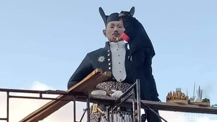 Patung Paku Buwono (PB) VI di Selo, Boyolali.
