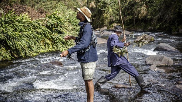 Warga Kenya masih menganggap memancing adalah hobi yang aneh. Apalagi setelah ikan tertangkap, ikan itu akan dilepas oleh pemancing. Hal itu dianggap gila oleh warga Kenya yang masih berpikir kalau tujuan memancing ialah untuk mendapatkan makanan. (Luis Tato/AFP) Warga Kenya masih menganggap memancing adalah hobi yang aneh. Apalagi setelah ikan tertangkap, ikan itu akan dilepas oleh pemancing. Hal itu dianggap gila oleh warga Kenya yang masih berpikir kalau tujuan memancing ialah untuk mendapatkan makanan. (Luis Tato/AFP)