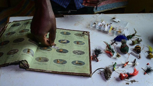 Sementara jutaan produk umpan lainnya dikirim ke Amerika Serikat, Kanada, dan pasar perikanan utama lainnya. Fly fishing adalah industri global multi-miliar dolar yang siap untuk ekspansi di Kenya. (Luis Tato/AFP) Sementara jutaan produk umpan lainnya dikirim ke Amerika Serikat, Kanada, dan pasar perikanan utama lainnya. Fly fishing adalah industri global multi-miliar dolar yang siap untuk ekspansi di Kenya. (Luis Tato/AFP)
