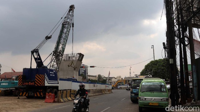 Penampakan Terkini Pembangunan Flyover Kopo Pembangunan Flyover Kopo di Jalan Raya Soekarno Hatta, Kota Bandung terus dikebut. Begini progres terkini pembangunan flyover Kopo.