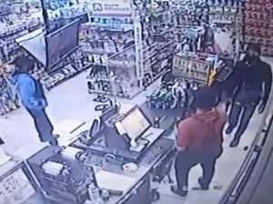 Perampok Bersenjata Air Gun Satroni Minimarket di Jombang, Rp 16 Juta Amblas