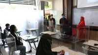 Wali Kota Surakarta, Gibran Rakabuming Raka juga meninjau Pembelajaran Tatap Muka di UNS Solo, Rabu (8/9/2021) (Foto: dok. Humas UNS)