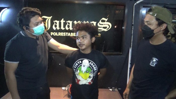 Polisi menangkap pembunuh warga di kota Makassar, Sulawesi Selatan (Sulsel), Andi Alfian (18).
