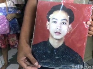 Keluarga Masih Tunggu Kabar Nasib Korban Terbakarnya KM Hentri di Maluku