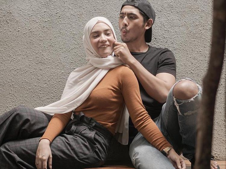 Momen Romantis Bersama Putri Anne yang Hilang dari Instagram Arya Saloka