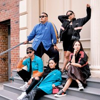 Di media sosial Instagramnya sendiri Rachel Vennya terlihat aktif membagikan kegiatan-kegiatannya selama di New York. Seperti dalam foto yang satu ini, Rachel Vennya terlihat berpose bersama Salim Nauderer, Enzy Storia, Ayla Dimitri, dan Reza Chandika. Foto: Instagram/@rachelvennya