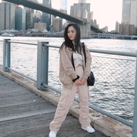 Rachel Vennya berangkat ke Amerika Serikat atas undangan dari brand lokal Erigo yang memamerkan koleksinya di New York Fashion Week. Selama berada di New York, Rachel pun kerap bergaya dengan busana dari Erigo. Foto: Instagram/@rachelvennya