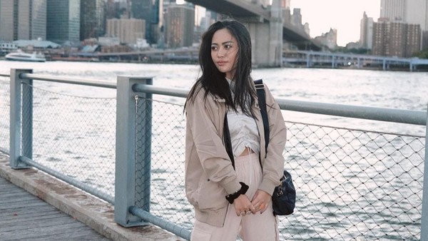 Rachel Vennya melakukan perjalanan ke AS pada awal bulan September 2021. Dia menghadiri undangan dari brand lokal Indonesia yang tampil di New York Fashion Week (NYFW), Erigo. (Instagram/@rachelvennya)