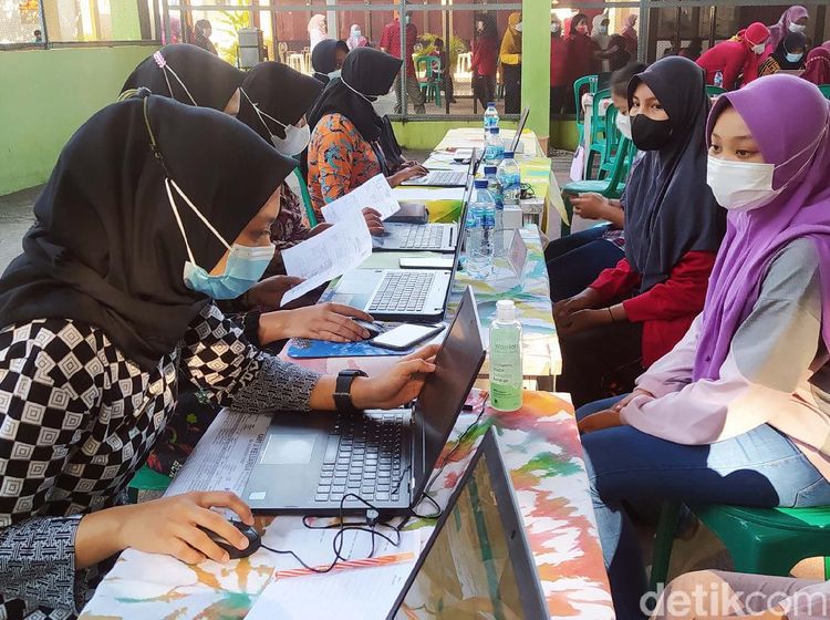 Siap Gelar PTM, Ratusan Pelajar SMP di Blora Jalani Vaksinasi