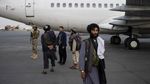 Taliban Izinkan WNA Pergi, Ratusan Warga Asing Tinggalkan Afghanistan